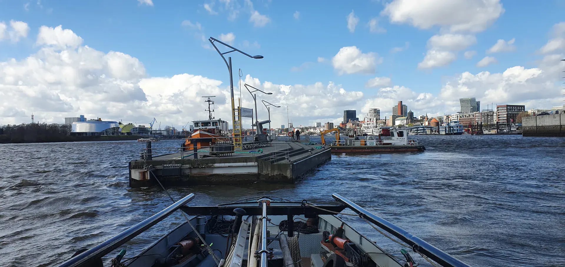 Wir sichern Hamburgs Kanten am, im und unter Wasser