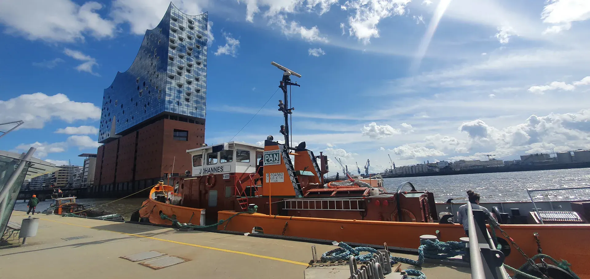 Wir halten den Hafen am Laufen